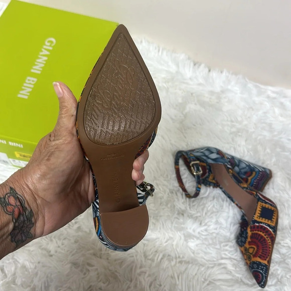 Gianni Bini 6.5 Bronlynn Ankle Strap Chunky Heel Jewel Tones Folk Art Design New - Picture 5 of 10